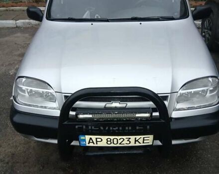 Серый Шевроле Нива, объемом двигателя 1.7 л и пробегом 210 тыс. км за 3500 $, фото 2 на Automoto.ua