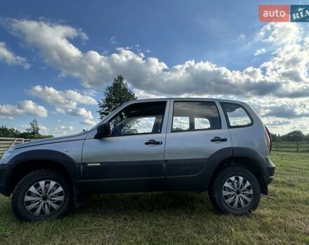 Серый Шевроле Нива, объемом двигателя 1.69 л и пробегом 135 тыс. км за 5800 $, фото 5 на Automoto.ua