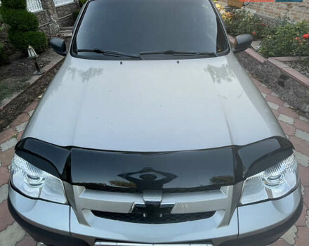 Серый Шевроле Нива, объемом двигателя 1.69 л и пробегом 125 тыс. км за 8500 $, фото 35 на Automoto.ua