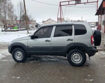 Серый Шевроле Нива, объемом двигателя 1.7 л и пробегом 110 тыс. км за 8000 $, фото 7 на Automoto.ua