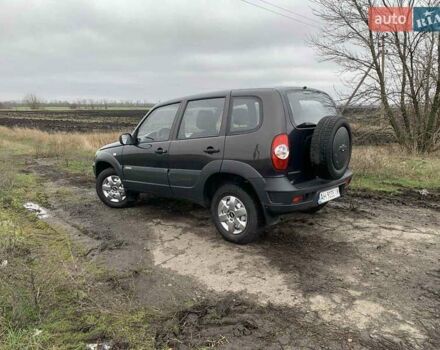 Серый Шевроле Нива, объемом двигателя 1.69 л и пробегом 188 тыс. км за 5700 $, фото 1 на Automoto.ua