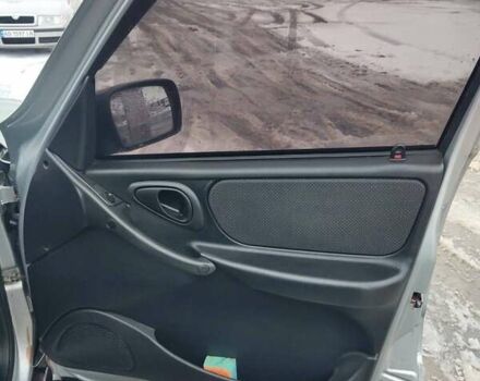 Серый Шевроле Нива, объемом двигателя 1.7 л и пробегом 110 тыс. км за 8000 $, фото 1 на Automoto.ua