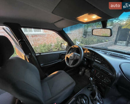 Серый Шевроле Нива, объемом двигателя 1.69 л и пробегом 125 тыс. км за 7500 $, фото 26 на Automoto.ua