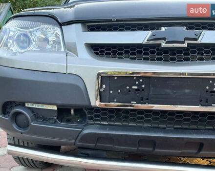 Серый Шевроле Нива, объемом двигателя 1.69 л и пробегом 125 тыс. км за 8500 $, фото 37 на Automoto.ua