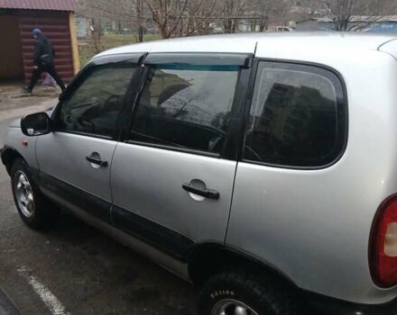 Серый Шевроле Нива, объемом двигателя 1.7 л и пробегом 210 тыс. км за 3500 $, фото 1 на Automoto.ua