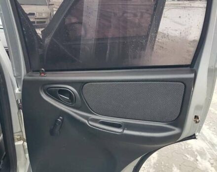 Серый Шевроле Нива, объемом двигателя 1.7 л и пробегом 110 тыс. км за 8000 $, фото 3 на Automoto.ua