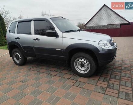 Серый Шевроле Нива, объемом двигателя 1.69 л и пробегом 180 тыс. км за 5900 $, фото 1 на Automoto.ua
