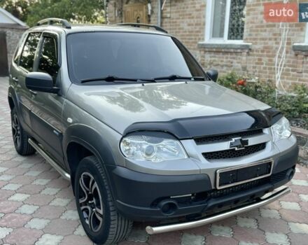 Сірий Шевроле Нива, об'ємом двигуна 1.7 л та пробігом 125 тис. км за 8500 $, фото 2 на Automoto.ua