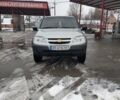 Серый Шевроле Нива, объемом двигателя 1.7 л и пробегом 110 тыс. км за 8000 $, фото 6 на Automoto.ua