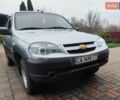 Серый Шевроле Нива, объемом двигателя 1.69 л и пробегом 180 тыс. км за 5900 $, фото 1 на Automoto.ua