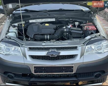 Сірий Шевроле Нива, об'ємом двигуна 1.7 л та пробігом 125 тис. км за 8500 $, фото 4 на Automoto.ua