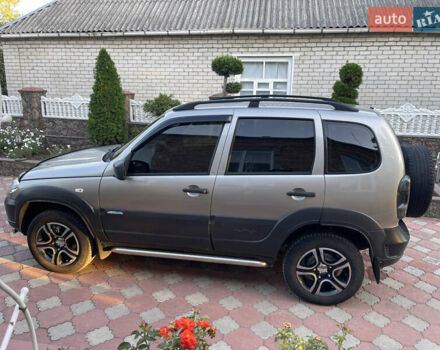 Серый Шевроле Нива, объемом двигателя 1.69 л и пробегом 125 тыс. км за 7500 $, фото 9 на Automoto.ua