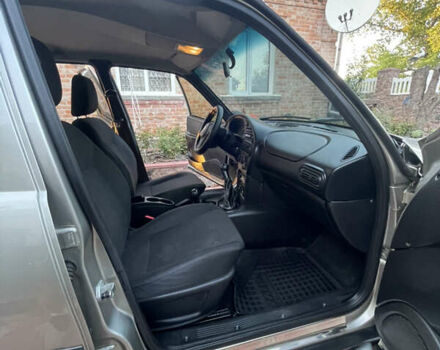 Серый Шевроле Нива, объемом двигателя 1.69 л и пробегом 125 тыс. км за 7500 $, фото 21 на Automoto.ua