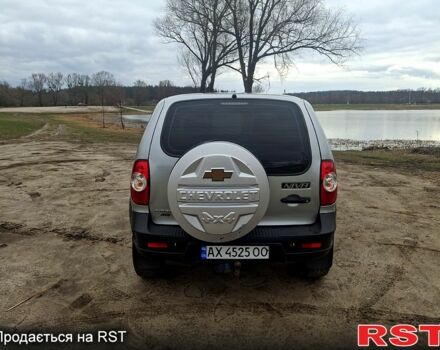 Серый Шевроле Нива, объемом двигателя 17 л и пробегом 180 тыс. км за 6500 $, фото 7 на Automoto.ua