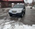 Серый Шевроле Нива, объемом двигателя 1.7 л и пробегом 110 тыс. км за 8000 $, фото 1 на Automoto.ua