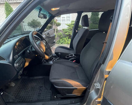 Серый Шевроле Нива, объемом двигателя 1.69 л и пробегом 125 тыс. км за 7500 $, фото 20 на Automoto.ua