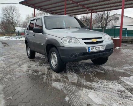 Серый Шевроле Нива, объемом двигателя 1.7 л и пробегом 110 тыс. км за 8000 $, фото 2 на Automoto.ua