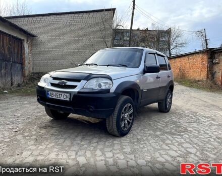 Серый Шевроле Нива, объемом двигателя 1.7 л и пробегом 347 тыс. км за 4600 $, фото 1 на Automoto.ua