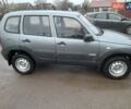 Серый Шевроле Нива, объемом двигателя 1.69 л и пробегом 64 тыс. км за 7000 $, фото 2 на Automoto.ua