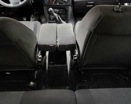 Серый Шевроле Нива, объемом двигателя 1.69 л и пробегом 140 тыс. км за 5700 $, фото 3 на Automoto.ua