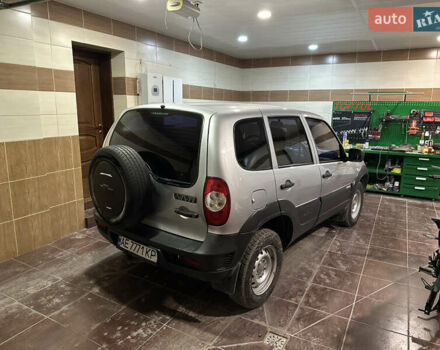 Сірий Шевроле Нива, об'ємом двигуна 1.69 л та пробігом 81 тис. км за 7000 $, фото 2 на Automoto.ua