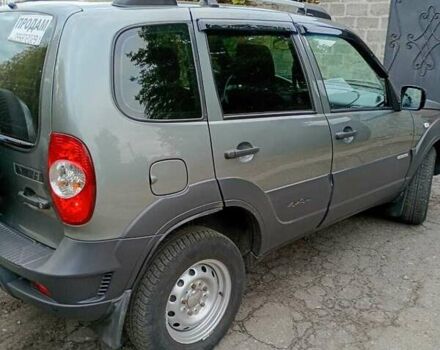 Серый Шевроле Нива, объемом двигателя 1.69 л и пробегом 140 тыс. км за 5700 $, фото 2 на Automoto.ua