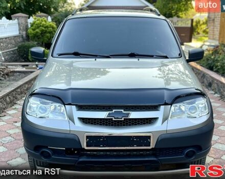 Серый Шевроле Нива, объемом двигателя 1.7 л и пробегом 125 тыс. км за 8200 $, фото 2 на Automoto.ua