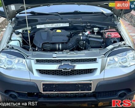 Серый Шевроле Нива, объемом двигателя 1.7 л и пробегом 125 тыс. км за 8200 $, фото 5 на Automoto.ua