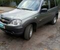 Серый Шевроле Нива, объемом двигателя 1.69 л и пробегом 140 тыс. км за 5700 $, фото 1 на Automoto.ua