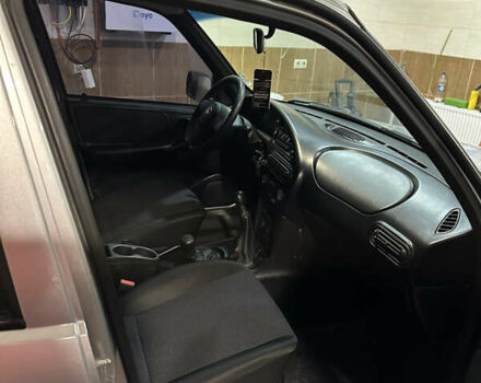 Сірий Шевроле Нива, об'ємом двигуна 1.69 л та пробігом 81 тис. км за 7000 $, фото 3 на Automoto.ua