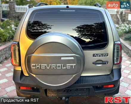 Серый Шевроле Нива, объемом двигателя 1.7 л и пробегом 125 тыс. км за 8200 $, фото 1 на Automoto.ua