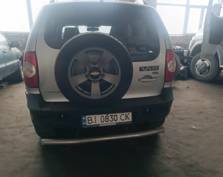 Серый Шевроле Нива, объемом двигателя 1.7 л и пробегом 110 тыс. км за 7000 $, фото 1 на Automoto.ua
