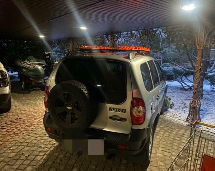 Серый Шевроле Нива, объемом двигателя 1.7 л и пробегом 87 тыс. км за 7500 $, фото 1 на Automoto.ua