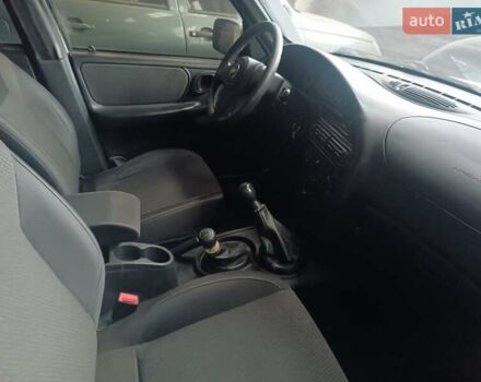 Серый Шевроле Нива, объемом двигателя 1.7 л и пробегом 110 тыс. км за 7000 $, фото 2 на Automoto.ua