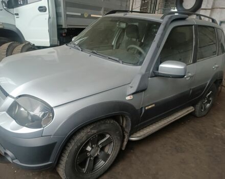 Серый Шевроле Нива, объемом двигателя 1.7 л и пробегом 110 тыс. км за 7000 $, фото 2 на Automoto.ua