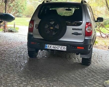 Серый Шевроле Нива, объемом двигателя 1.7 л и пробегом 87 тыс. км за 7500 $, фото 2 на Automoto.ua