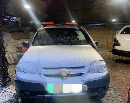 Серый Шевроле Нива, объемом двигателя 1.7 л и пробегом 87 тыс. км за 7500 $, фото 4 на Automoto.ua