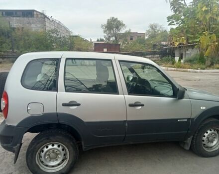 Серый Шевроле Нива, объемом двигателя 1.7 л и пробегом 129 тыс. км за 5800 $, фото 1 на Automoto.ua