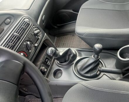 Серый Шевроле Нива, объемом двигателя 1.7 л и пробегом 129 тыс. км за 5800 $, фото 7 на Automoto.ua