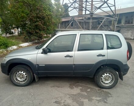 Серый Шевроле Нива, объемом двигателя 1.7 л и пробегом 129 тыс. км за 5800 $, фото 3 на Automoto.ua