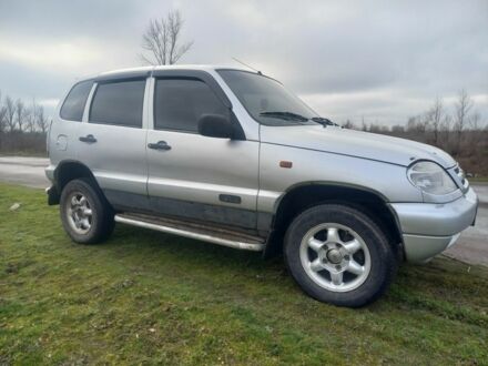 Серый Шевроле Нива, объемом двигателя 0 л и пробегом 205 тыс. км за 2841 $, фото 1 на Automoto.ua