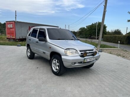 Серый Шевроле Нива, объемом двигателя 1.7 л и пробегом 206 тыс. км за 3400 $, фото 1 на Automoto.ua