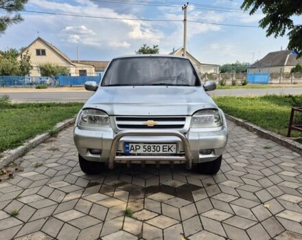 Шевроле Нива 2004 в Мелитополе на Automoto.ua Серый Шевроле Нива, объемом двигателя 1.7 л и пробегом 221 тыс. км за 3500 $, фото 1 на Automoto.ua