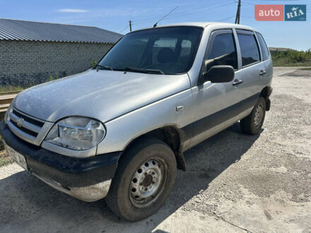 Сірий Шевроле Нива, об'ємом двигуна 1.7 л та пробігом 200 тис. км за 2999 $, фото 1 на Automoto.ua