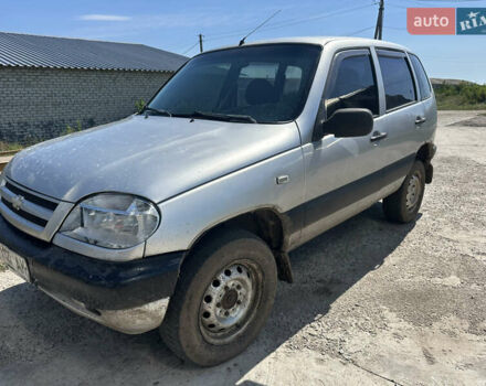 Серый Шевроле Нива, объемом двигателя 1.7 л и пробегом 200 тыс. км за 2999 $, фото 1 на Automoto.ua