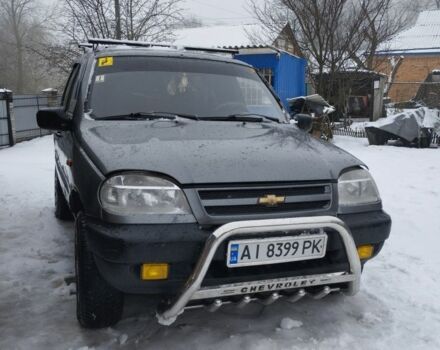 Серый Шевроле Нива, объемом двигателя 1.7 л и пробегом 220 тыс. км за 3800 $, фото 1 на Automoto.ua