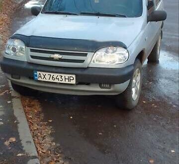 Шевроле Нива 2004 в Первомайском на Automoto.ua Серый Шевроле Нива, объемом двигателя 1.69 л и пробегом 280 тыс. км за 4000 $, фото 1 на Automoto.ua