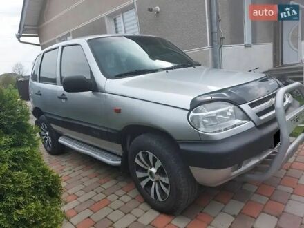 Шевроле Нива 2004 у Івано-Франківську на Automoto.ua Сірий Шевроле Нива, об'ємом двигуна 0 л та пробігом 183 тис. км за 3800 $, фото 1 на Automoto.ua