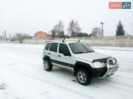 Сірий Шевроле Нива, об'ємом двигуна 1.69 л та пробігом 239 тис. км за 3650 $, фото 1 на Automoto.ua