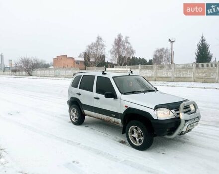 Сірий Шевроле Нива, об'ємом двигуна 1.69 л та пробігом 239 тис. км за 3650 $, фото 1 на Automoto.ua